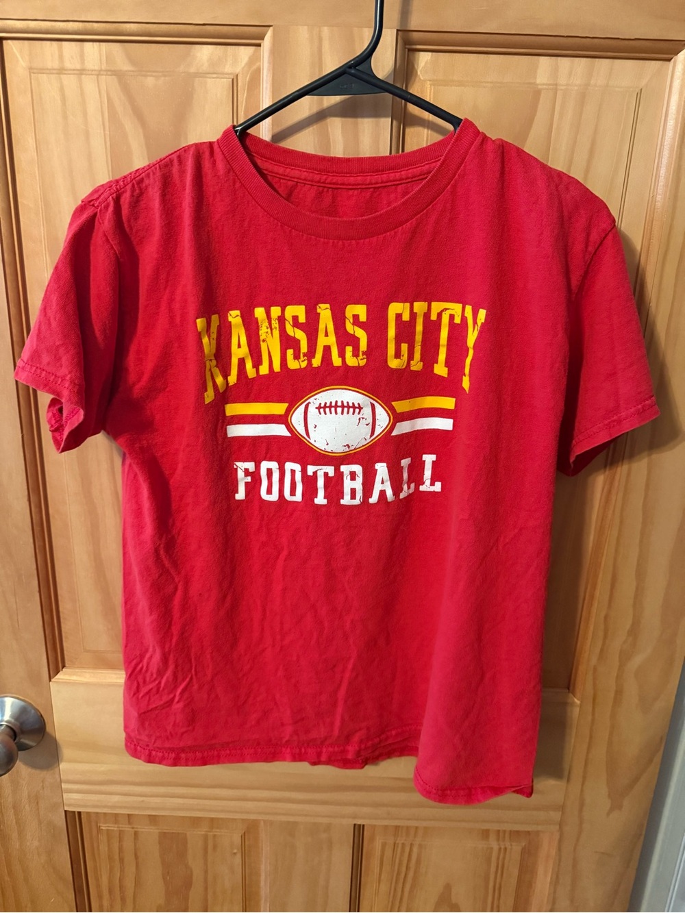 Women’s Size Small Kansas City Football T-Shirt. Size Tag Is Missing
